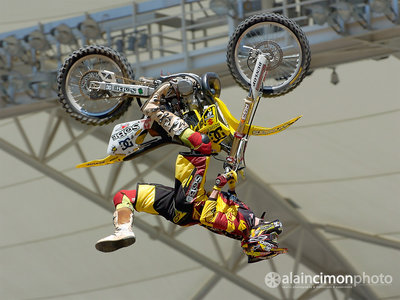 http--www.sportestremi.org-blog-wp-content-gallery-travis-pastrana-freestyle2small.jpg