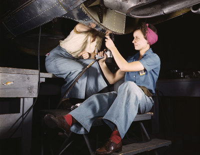 Women_working_at_Douglas_Aircraft.jpg